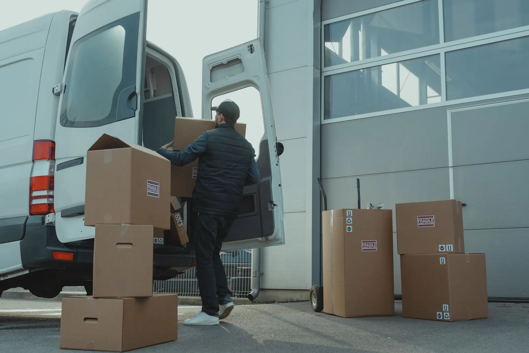 China sourcing team coordinating supplier cargo and product requirements